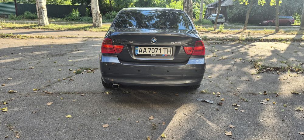 BMW E90 2.0 automatic