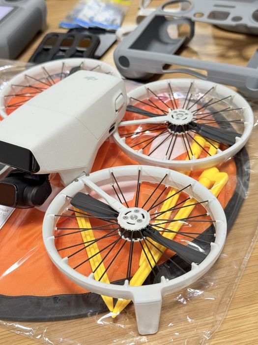 Drone DJI Flip Fly More Combo  com RC 2 + 12 acessórios “COMO NOVO”