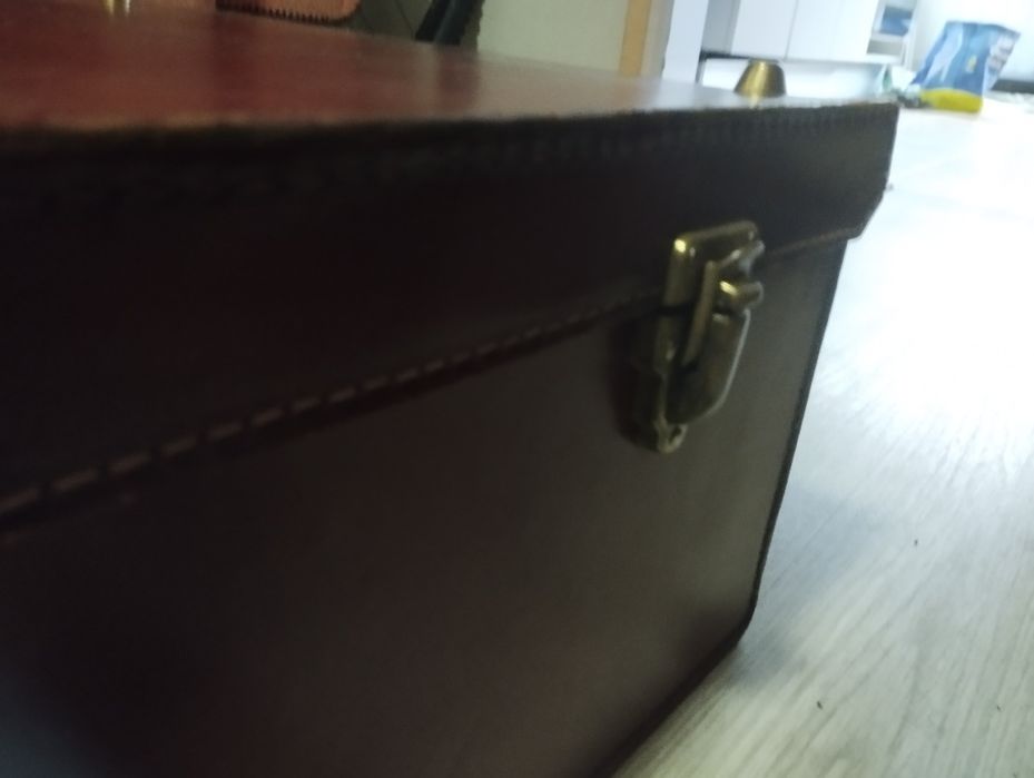 Antiga mala de ourivesaria