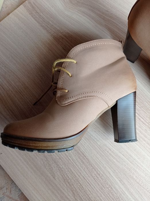 Botki na obcasie r.39