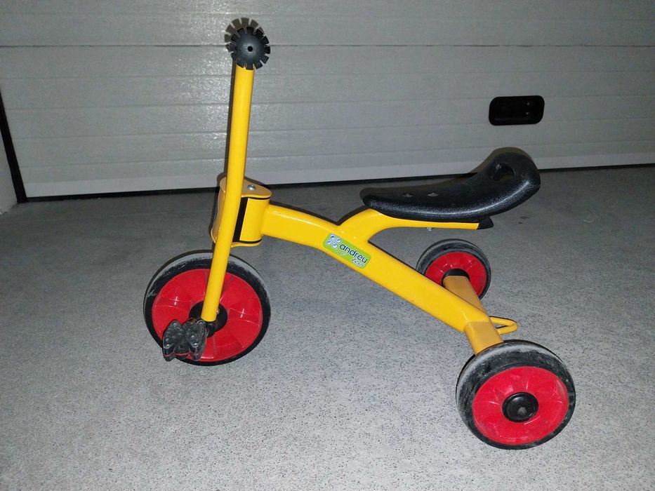 Triciclo criança