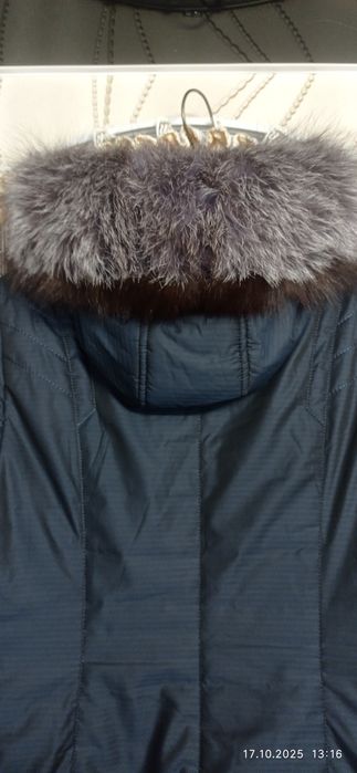 Зимове пальто на верблюжій шерсті з натуральним хутром чорнобурки