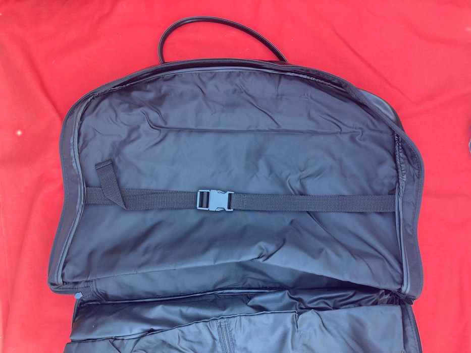 Saco de Viagem Porta fatos com cabide padrão tigre da marca Avon