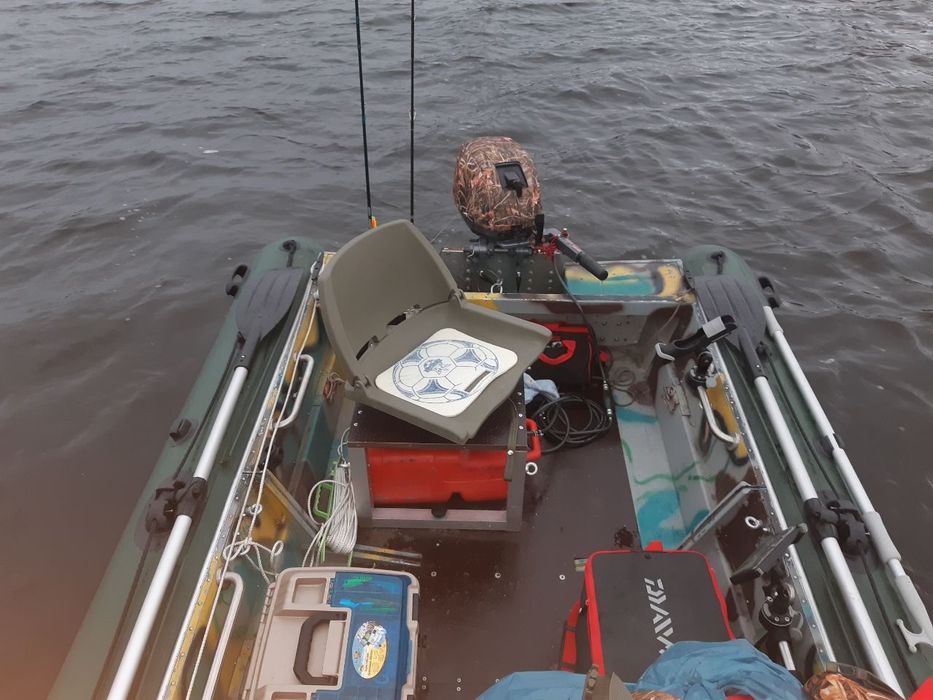 Автобот човен лодка комплект: лафет мотор