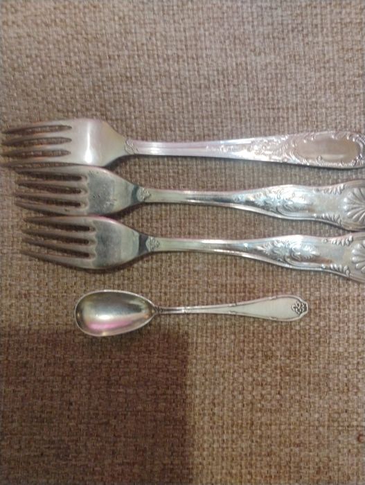 Sprzedam Srebro 800.3 widelce i łyżeczkę.
