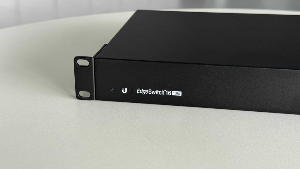 Switch Ubiquiti (ES-16-150W) - 16 portas Gigabit