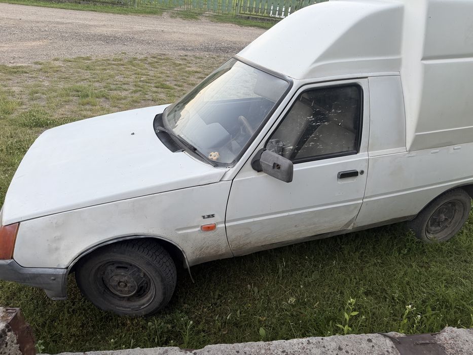 ЗАЗ 1102 в хорошому технічному стані