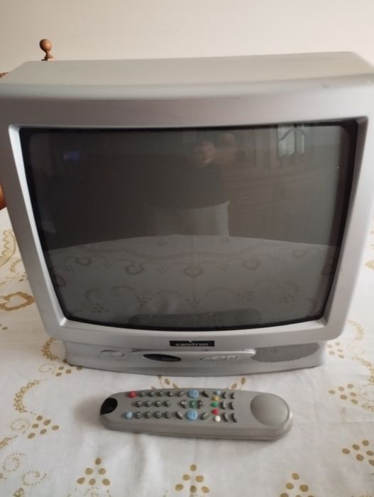 TV cores SANITRON 36cm (A funcionar a 100%)