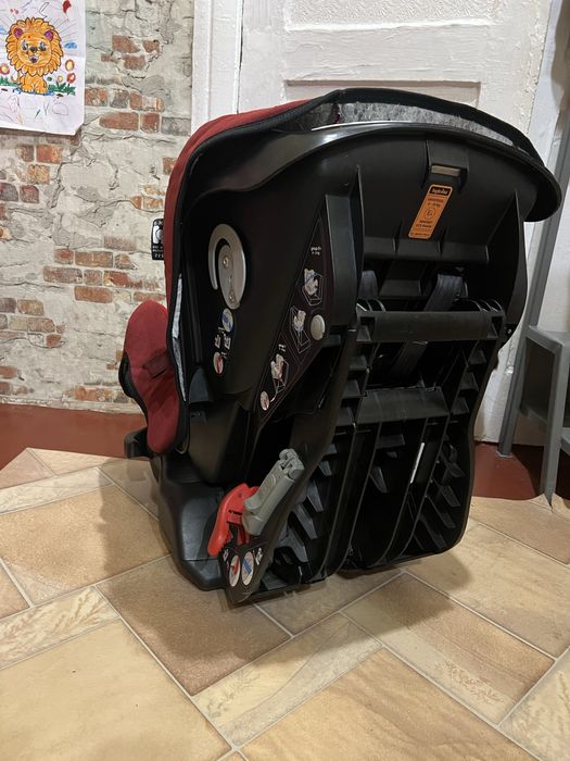 Дитяче автокрісло 0-18