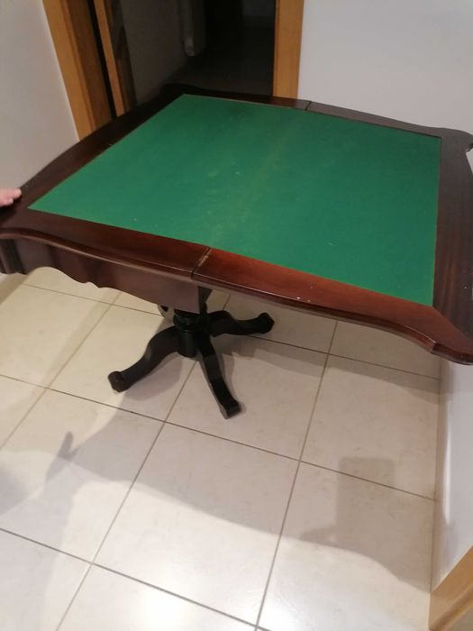 Mesa de jogo para sala