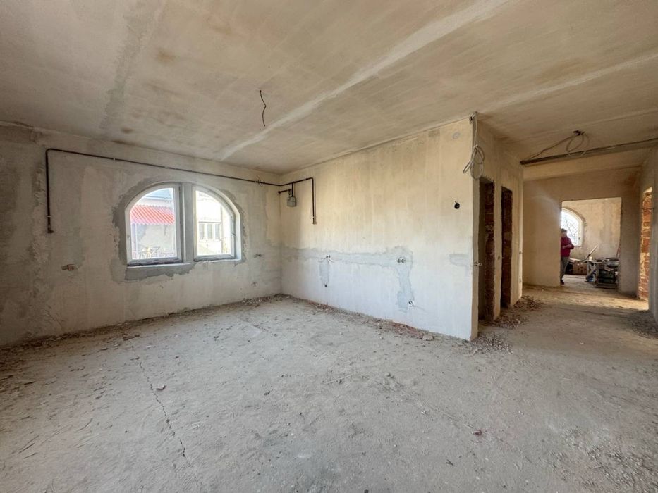 Найдешевша трійка в будинку клубного типу готова до ремонту!