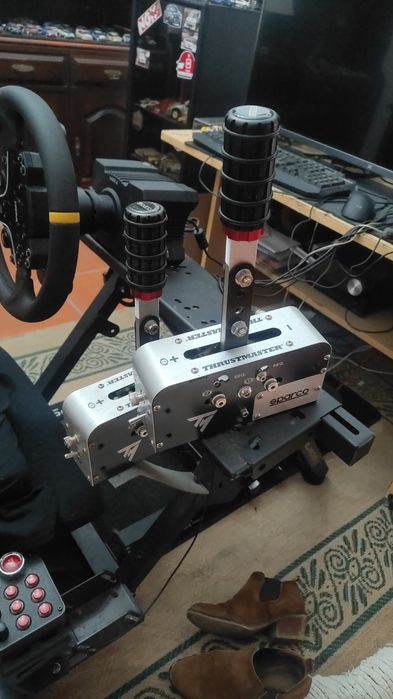 Moza R5 + pedais + caixa sequêncial + travão de mão