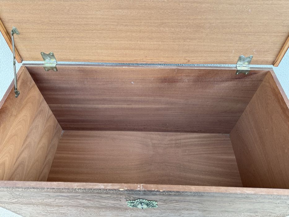 Bau / arca de madeira decorada