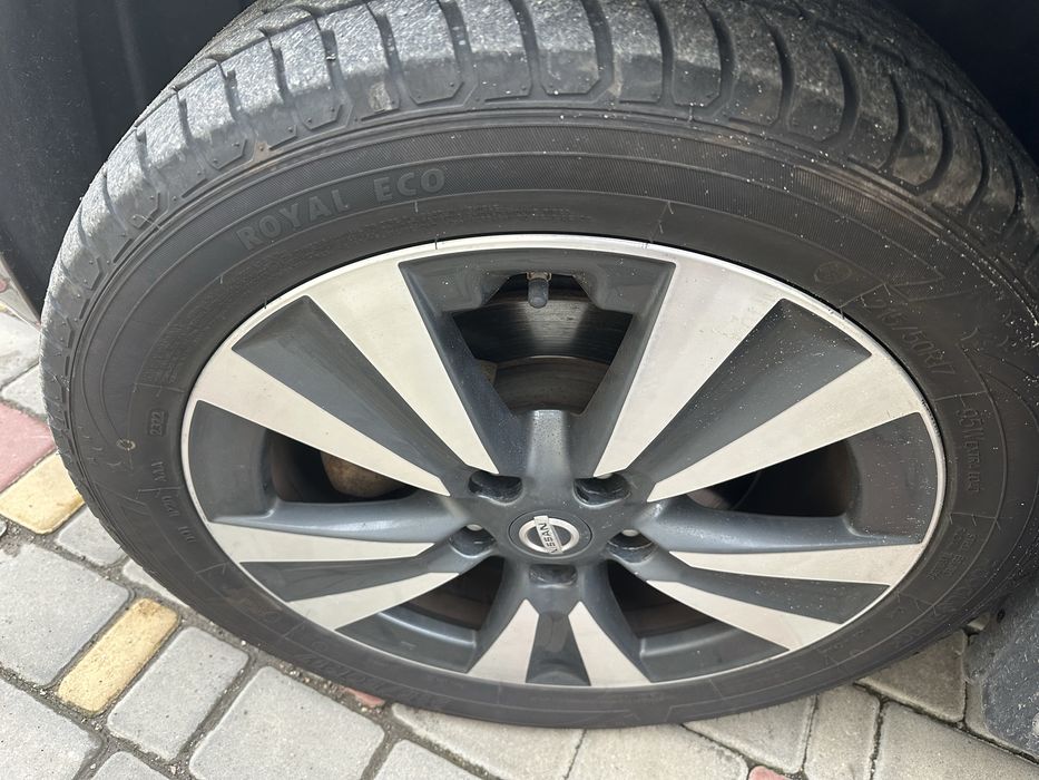 Продам Nissan Leaf