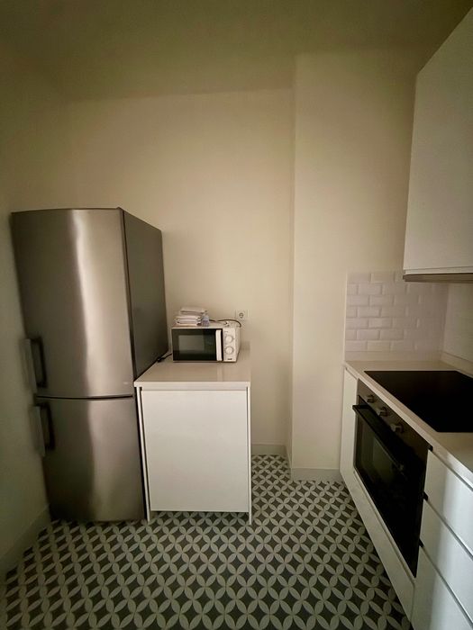 Arrendo T1 na ajuda mobiliado , equipado e totalmente remodelado