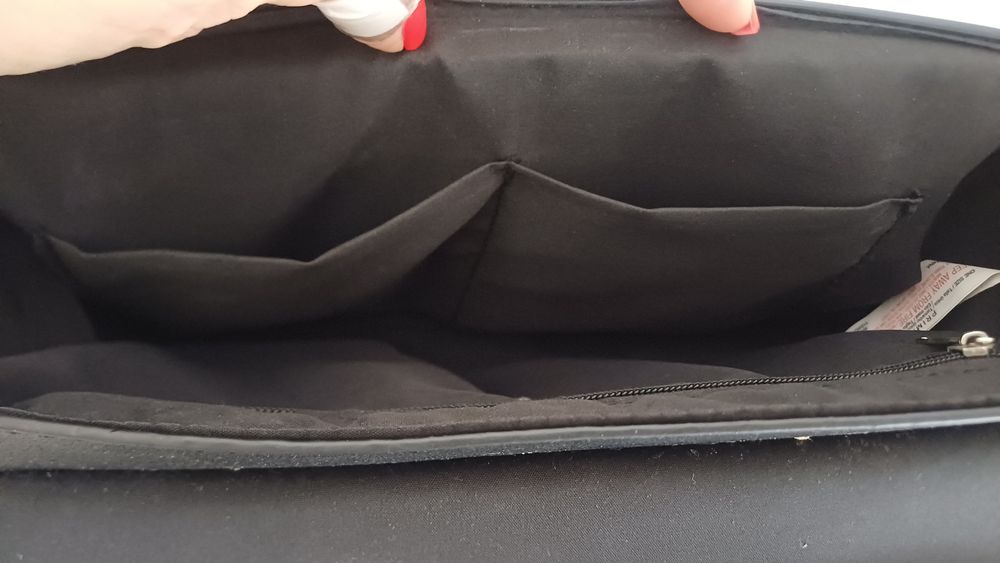 Mala preta com corrente (primark)