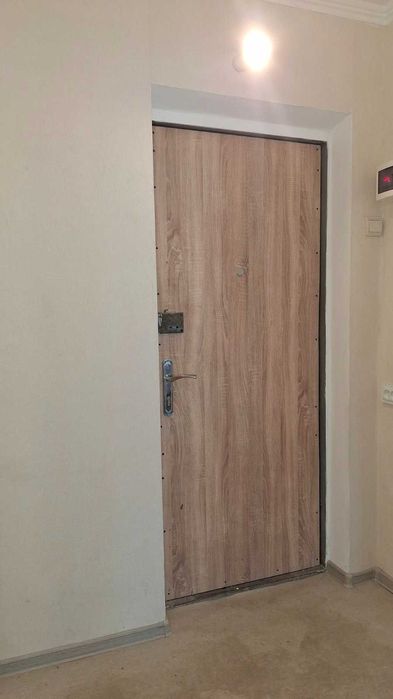 продам 1 комн на Бочарова  19 999  у.е