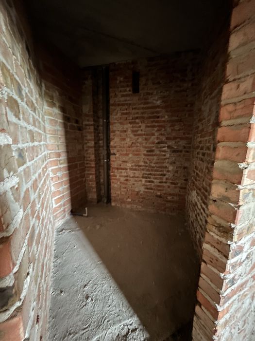 Продаж 3-ри кімнатна Весняна 9, Половки