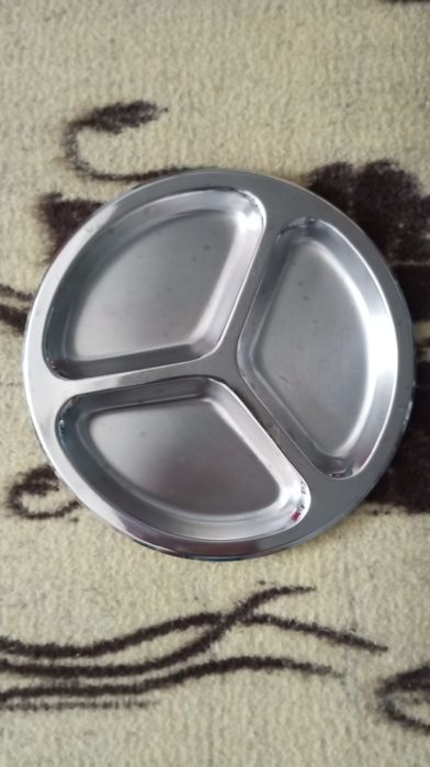 Prato com divisórias em inox