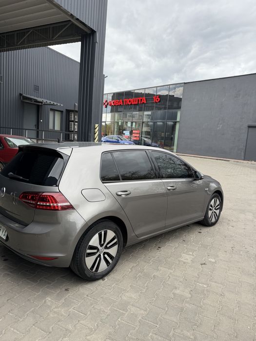 Volkswagen e-Golf 2014 – електрокар у відмінному стані, пробіг 116 км