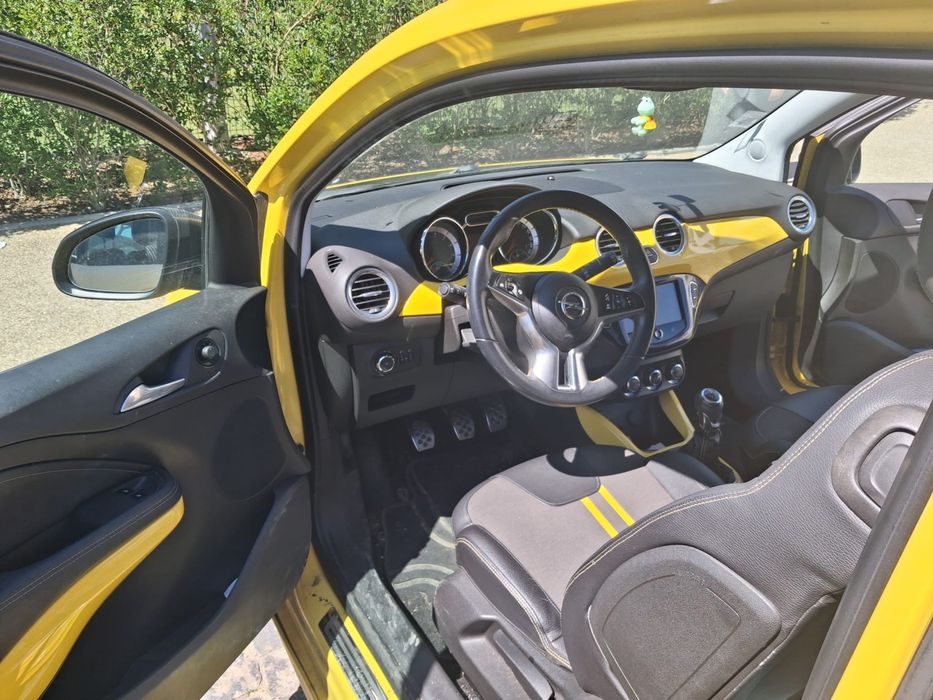 Carro pequeno e economico