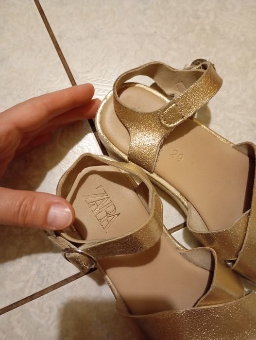 Босоніжки ZARA для дівчинки