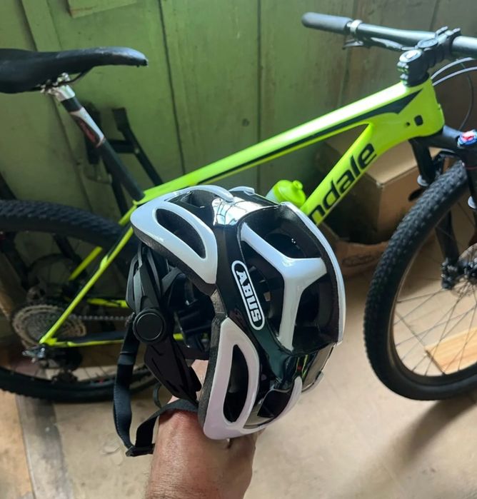 Abus чорний та білий Велосипедний вело шолом шлем MTB гірський горный