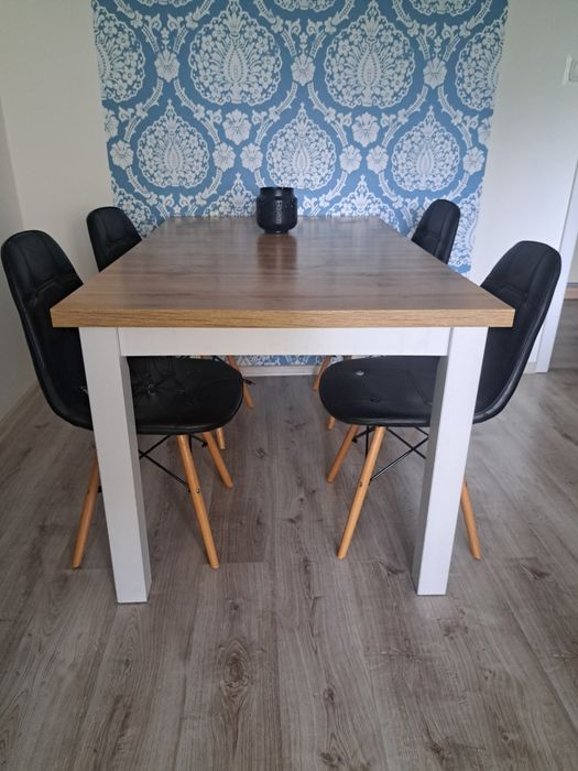 Stół rozkładany plus krzesla gratis