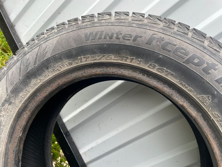 Зимова резина 2 шт