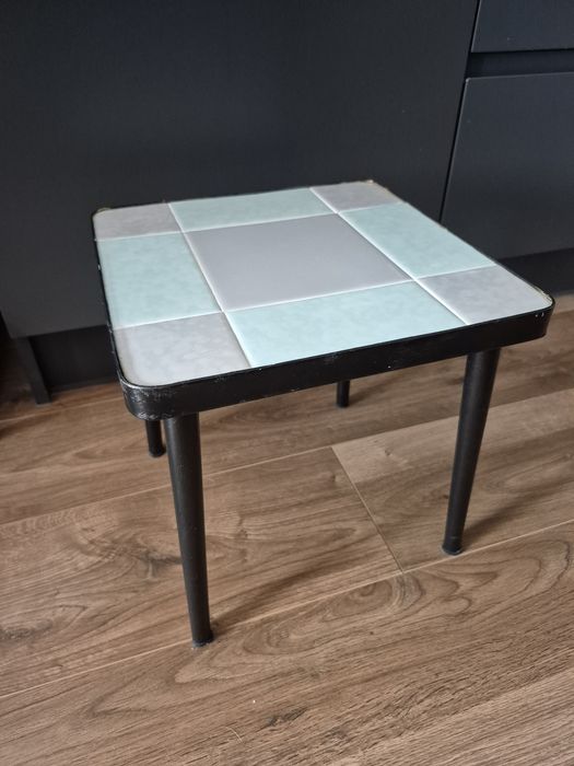 Taboret, stolik z kafli, drewno