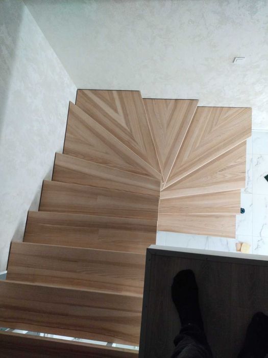 Деревянные ступени из ясеня