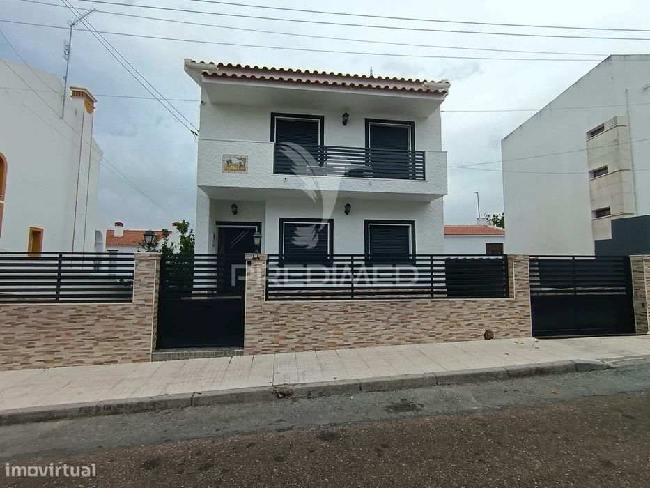 Moradia espaçosa com quintal e garagem na Boa-Fé, Elvas