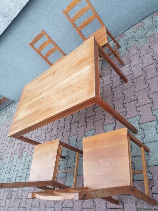 Stół drewniany Ikea sosnowy z krzesłami