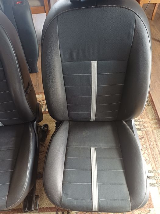 Fotele przód, kanapa tył, Ford Kuga Mk 1 2.0 tdci

Fotele przód