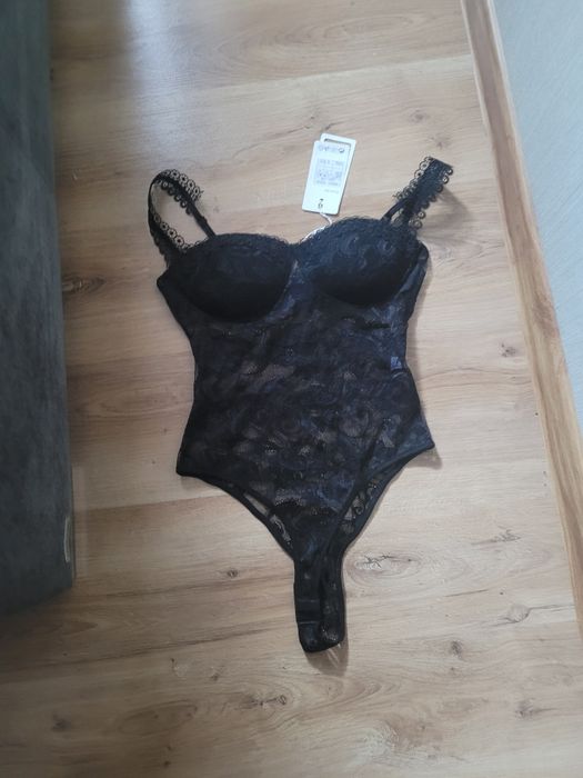 Czarne body koronkowe