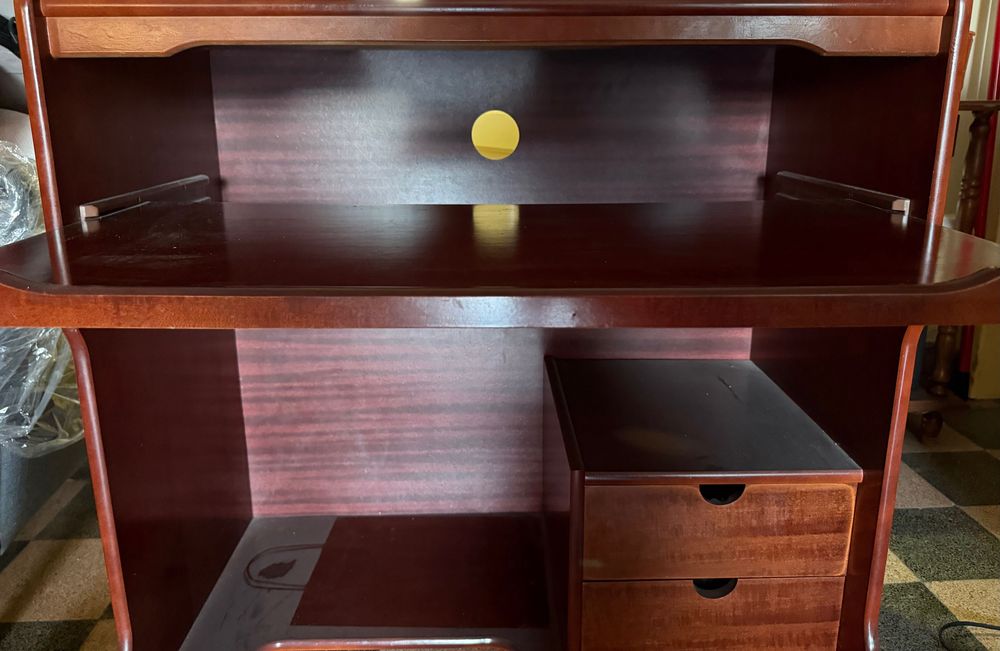 Secretária em madeira mogno