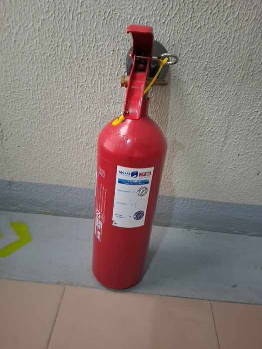 Extintor  CO₂ 2Kg - Selado e Expirado