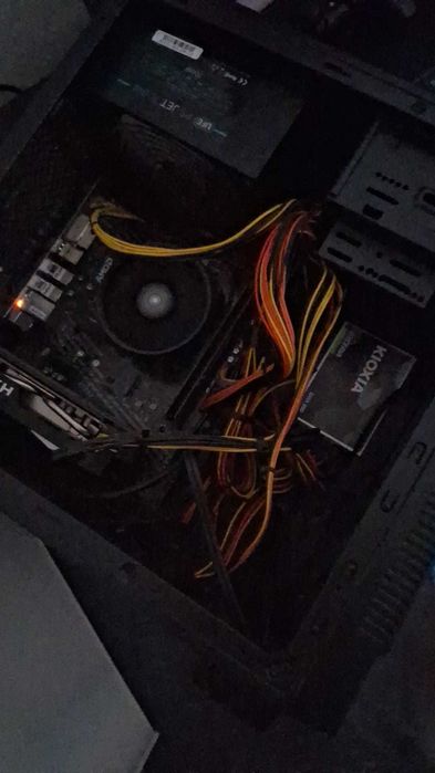 Computador (torre) pronto a usar