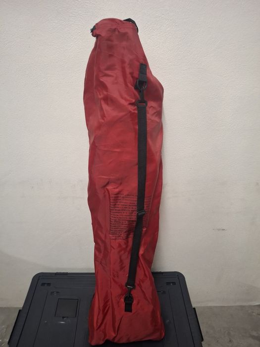 Carrinho de passeio Prénatal Take Away - Original, em vermelho, com estrutura de alumínio.