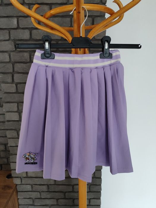Piękna liliowa spódniczka dziewczęca 158