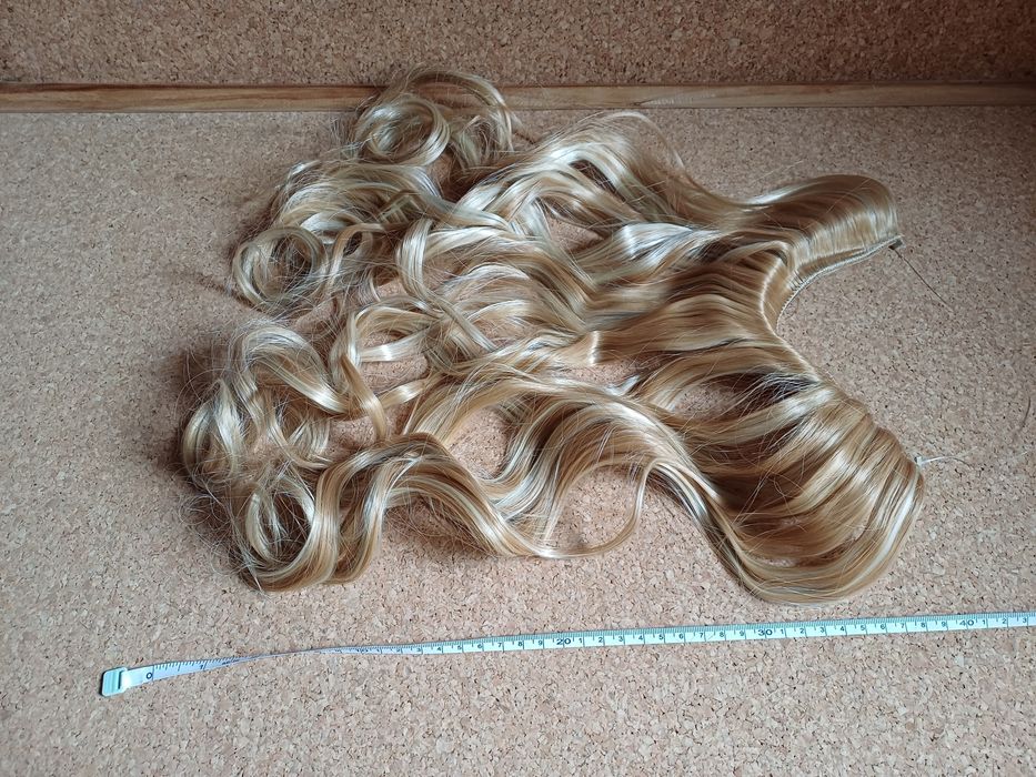 Extensão de cabelo comprido, com elástico. Novo.