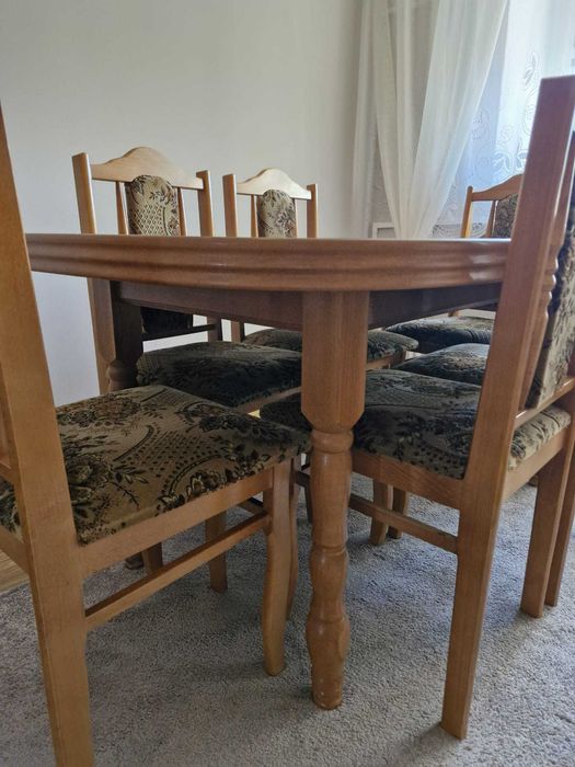 Stół rozkładany z 6 krzesłami