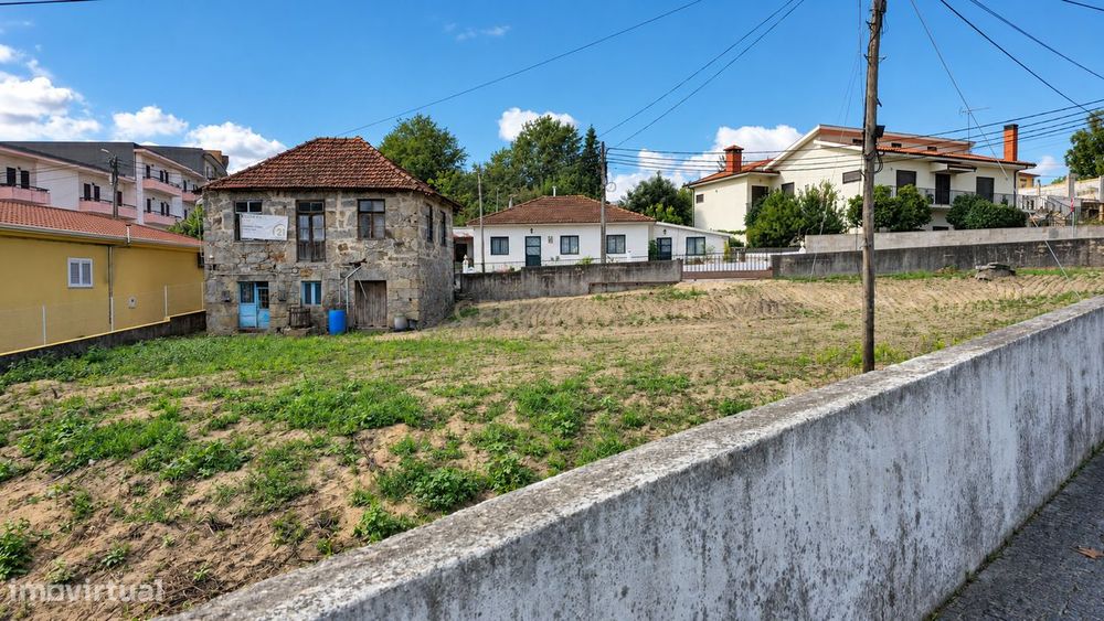 Moradia para recuperação + terreno com 1089m2 com viabilidade de const