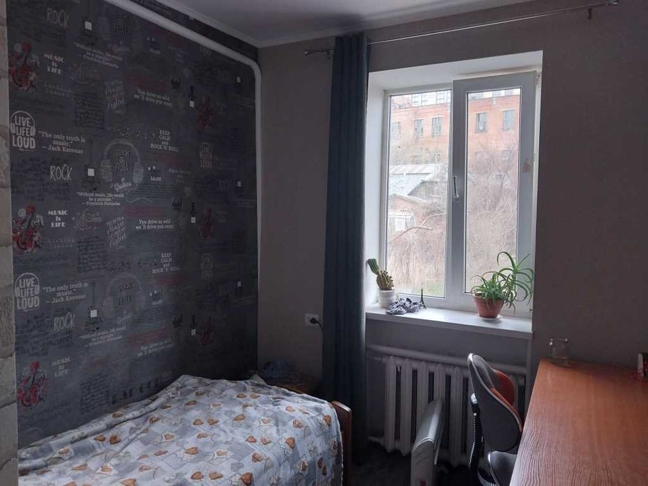 Окремий будинок у районі м'ясокомбінату. Цікава пропозиція під бізнес.