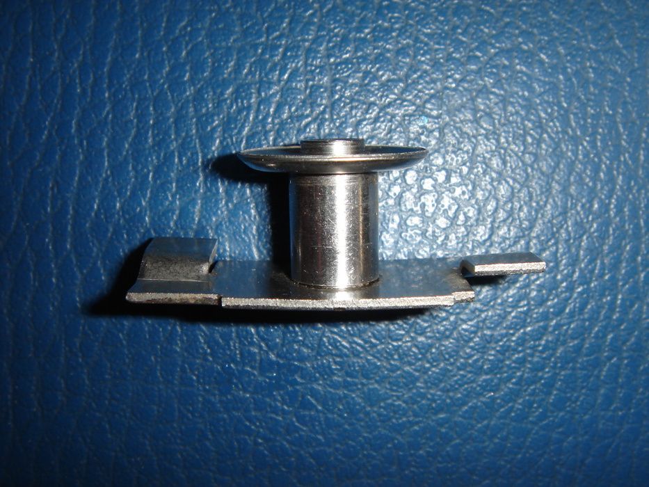 новый нож для измельчителя, входящего в комплект миксера