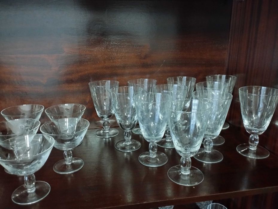 Vendo Conjunto de Copos de Cristal Antigos