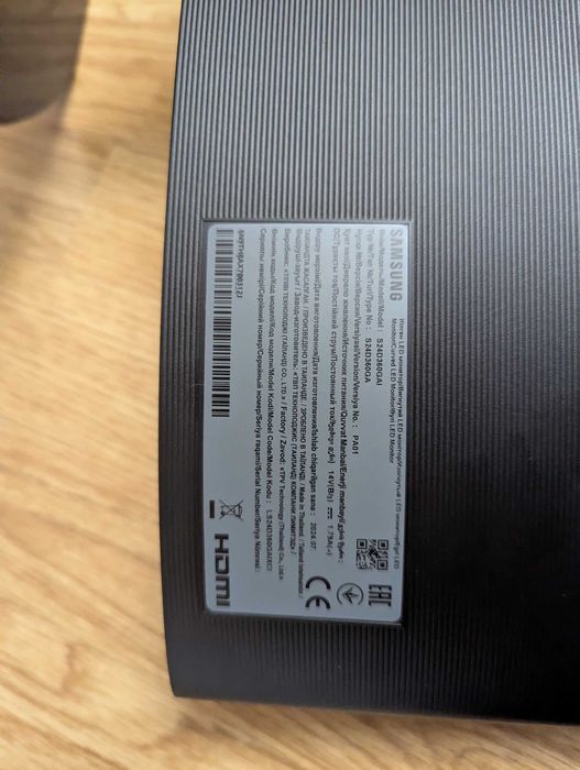 Монітор Samsung LS24D360GAIXCI Є дефект. ((У повній комплектації))