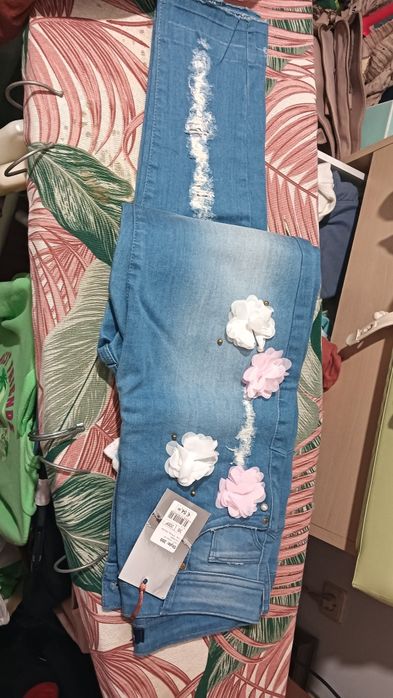 Calças novas com etiqueta  com apliques