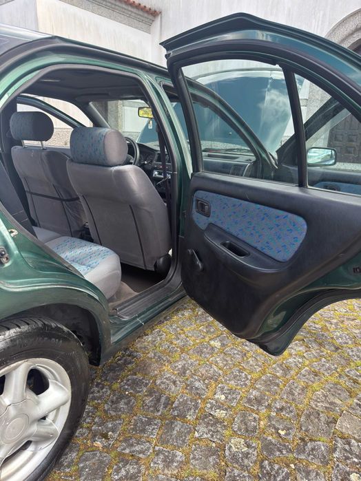 Nissan Almera I Hatchback (N15) 1.4 GPL - Bom Estado