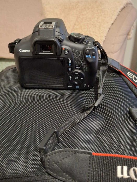 Canon 1300D + Lente EF-S 18-55mm + Lente EF 75-300mm